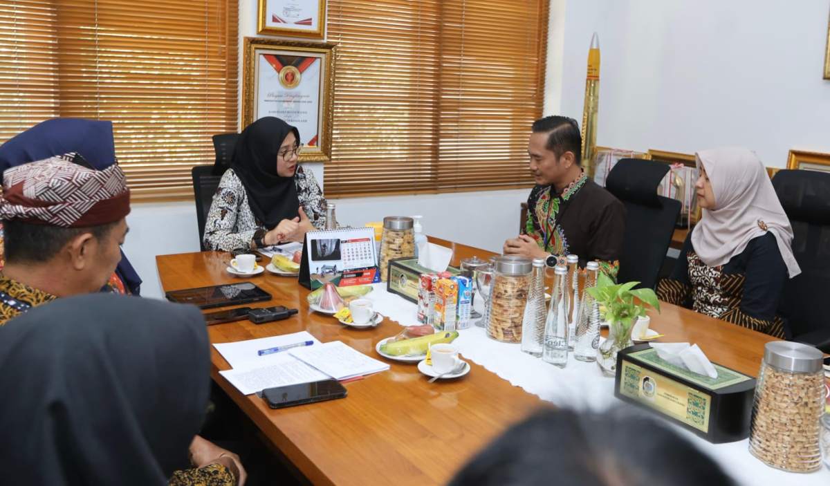 Kembangkan Usaha, OJK Fasilitasi 5635 Nelayan Banyuwangi Dapatkan Akses Pembiayaan   