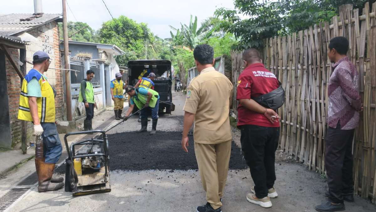 Respons Cepat Dinas PUCKPP Banyuwangi Tuai Apresiasi, Jalan Rusak di Dusun Krajan Singojuruh Mulai Diaspal