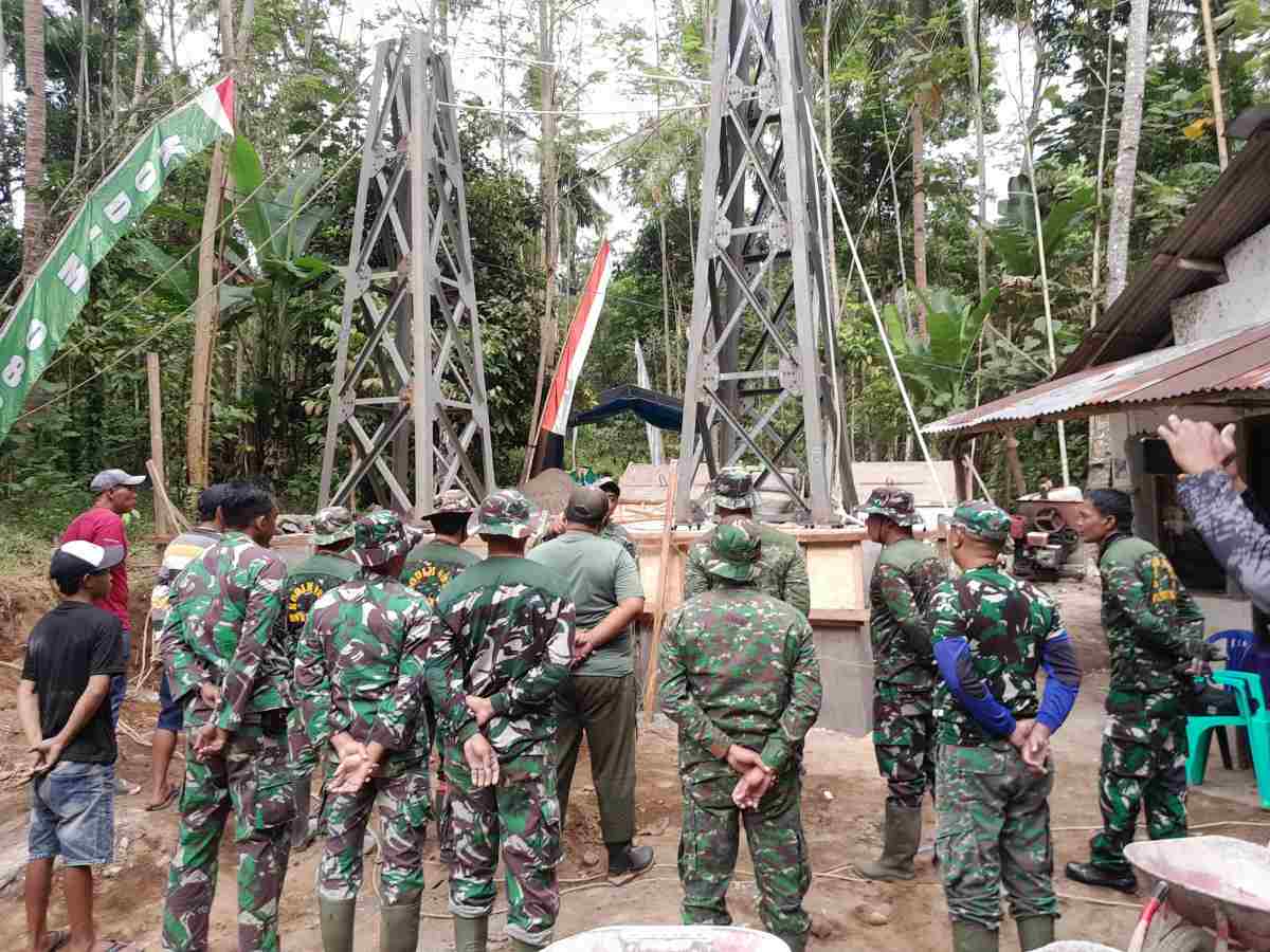 Kapten Kav Andoko Pimpin Langsung Karya Bakti TNI: Jembatan Penghubung Harapan Dua Dusun di Songgon Terus Dikebut