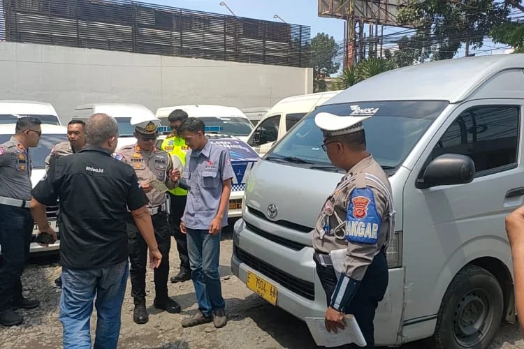 Travel Bhinneka Serahkan Sopirnya Yang Ugal-ugalan ke Polisi.
