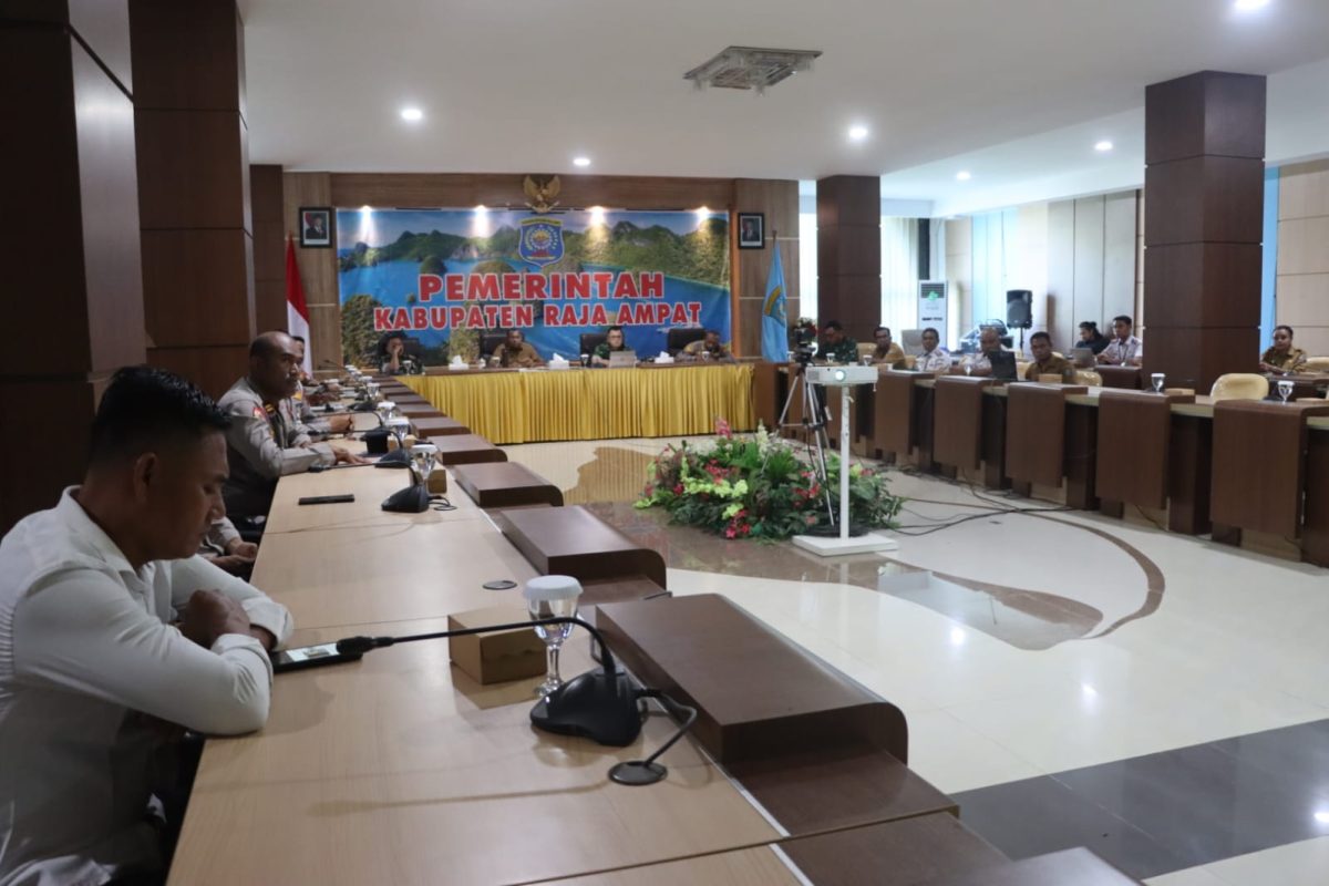 Persiapan Kunjungan Wapres Gibran ke Raja Ampat, Kapolres dan Forkopimda Gelar Rapat Koordinasi Bersama Gubernur