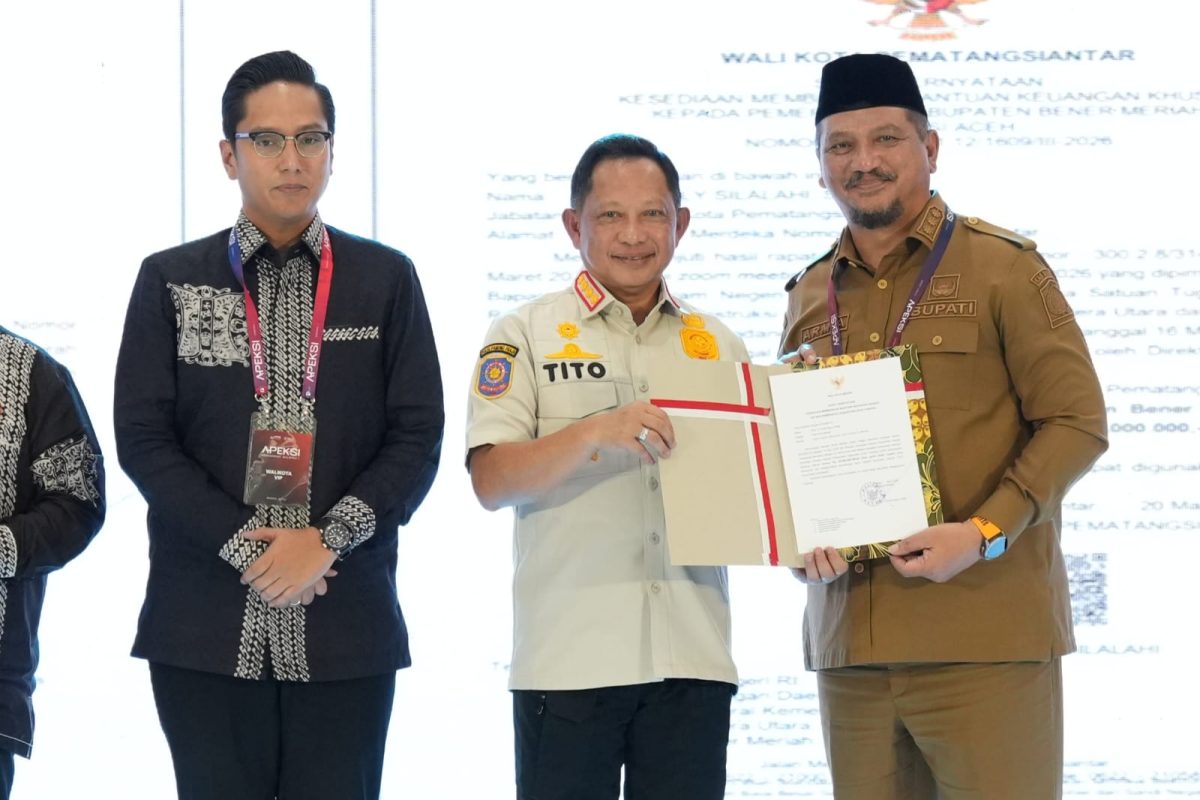 Kasatgas Tito Saksikan Penyerahan Surat Pernyataan Memberikan Bantuan Keuangan Khusus