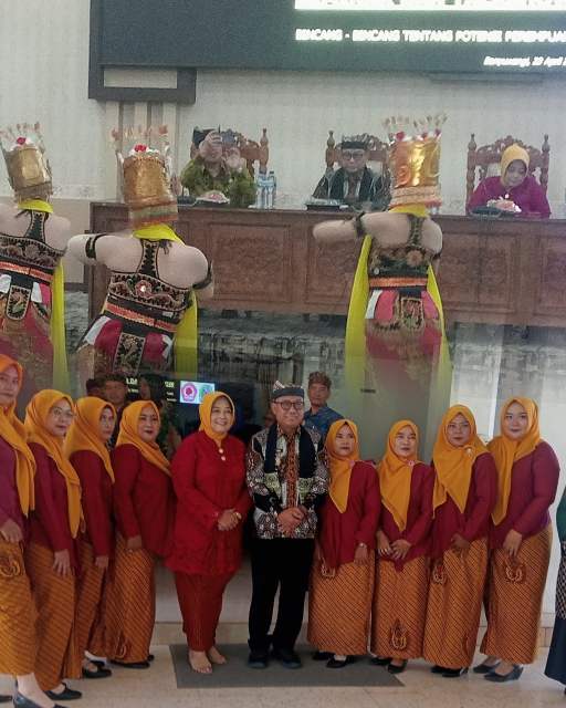 Di Hadapan Peserta Seminar, Dra Rr.Hj Zuhrol Baiti Tekankan Peran Strategis Perempuan