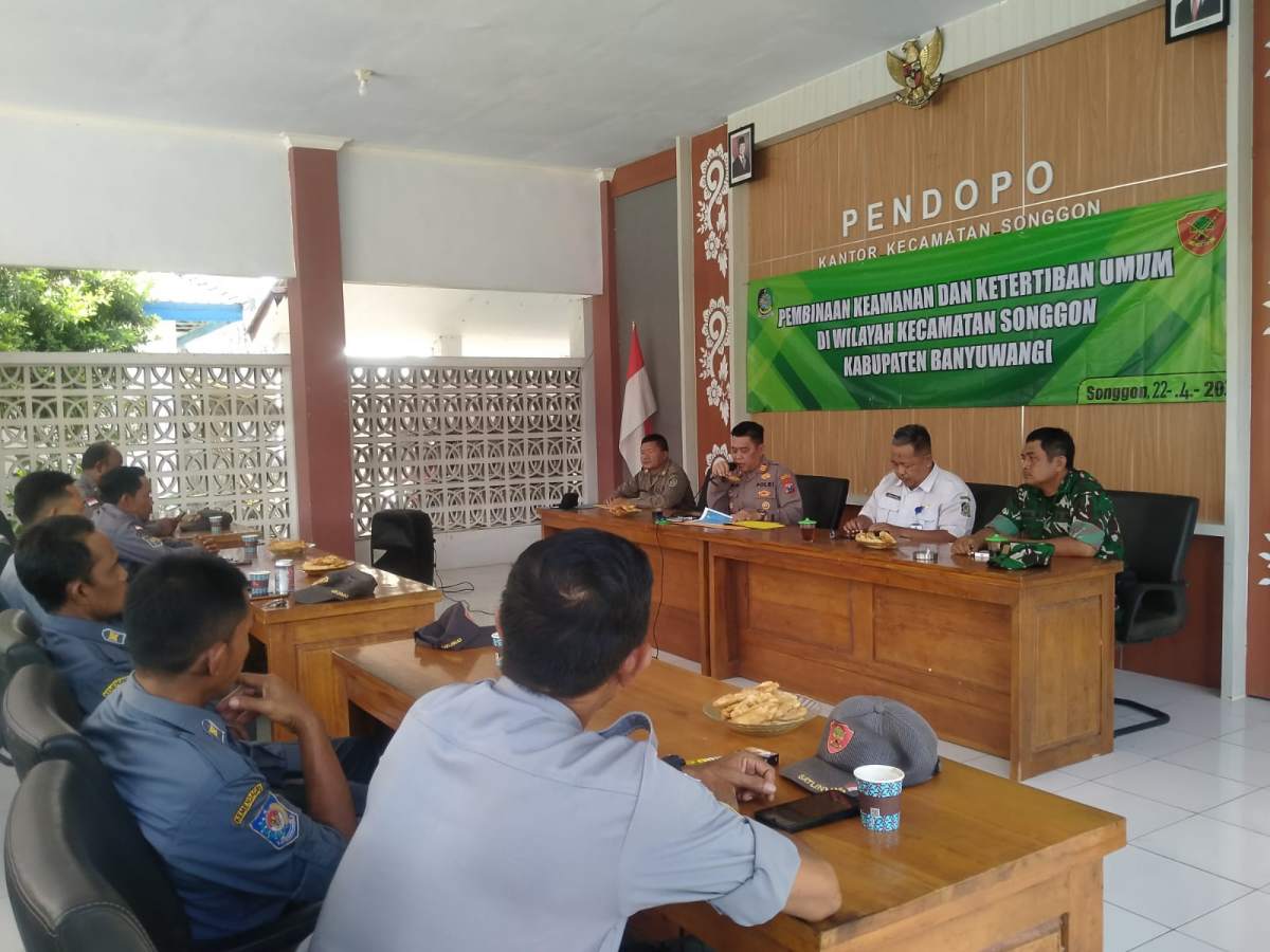 Tegakkan Kamtibmas, Koramil Songgon Turun Tangan Gembleng Danton Linmas Se-Kecamatan