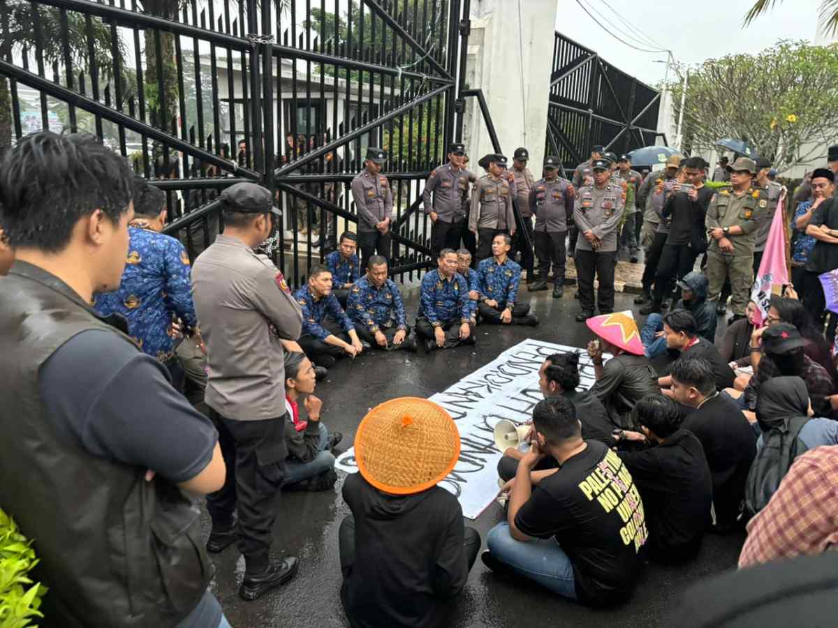 Polresta Serang Kota Laksanakan Pengamanan Aksi Unjuk Rasa Mahasiswa di KP3B dan DPRD Provinsi Banten