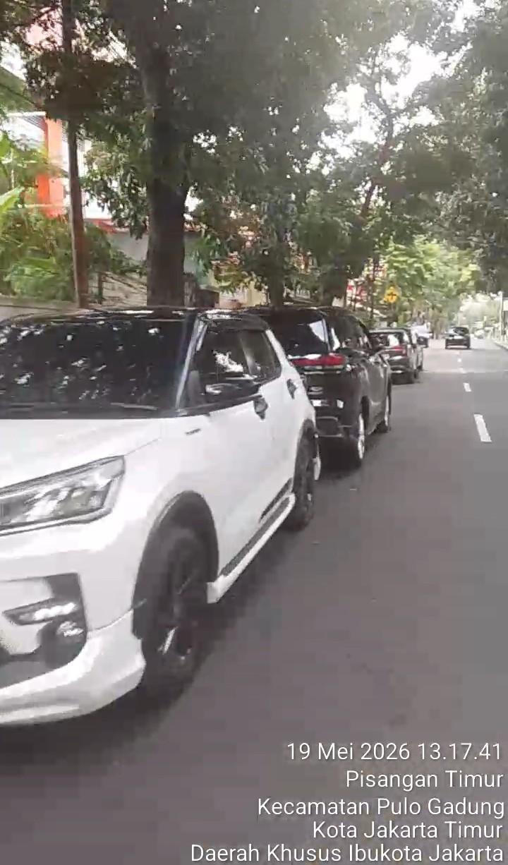 Area Sekolah Islam Bujana Tirta Dipadati Parkir Liar, Satpam Justru Bilang “Siapa Melarang?”