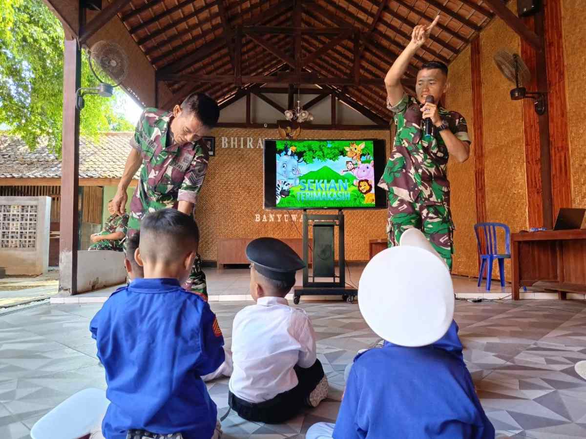 Wisata Edukasi TK Nurul Kartika Glenmore di Kodim Banyuwangi, Siswa Antusias Kenal Lebih Dekat TNI