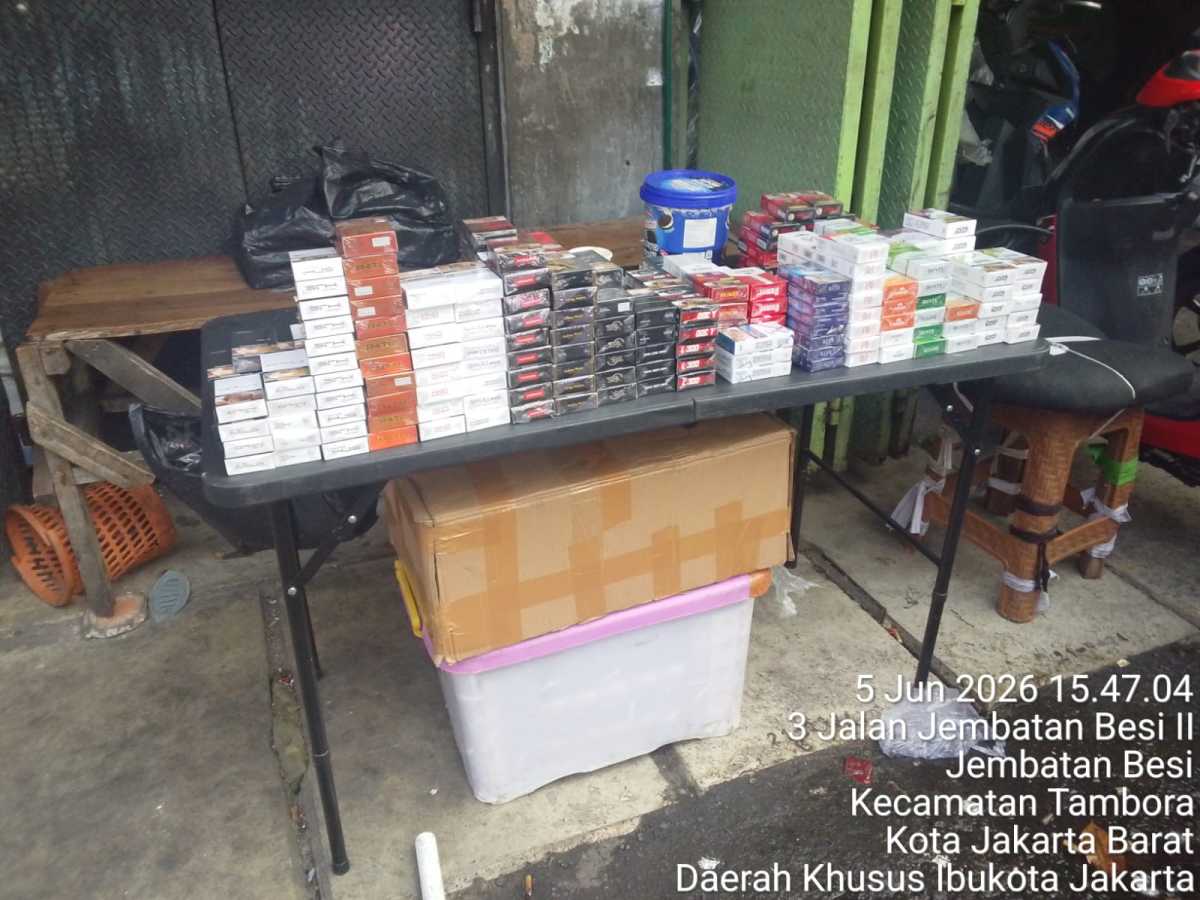 Penjualan Rokok Ilegal Marak di Jembatan Besi, Jakarta Barat: Diduga Ada Koordinasi dengan Oknum RW   